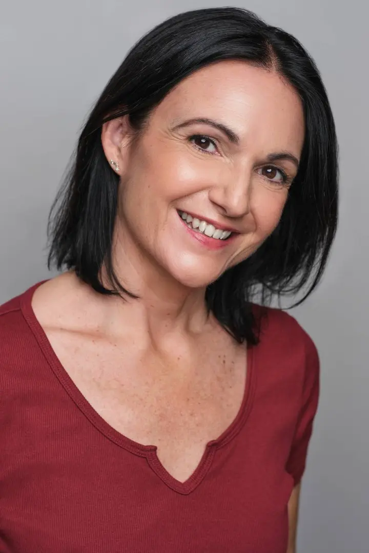 Rebecca Lund - Headshot